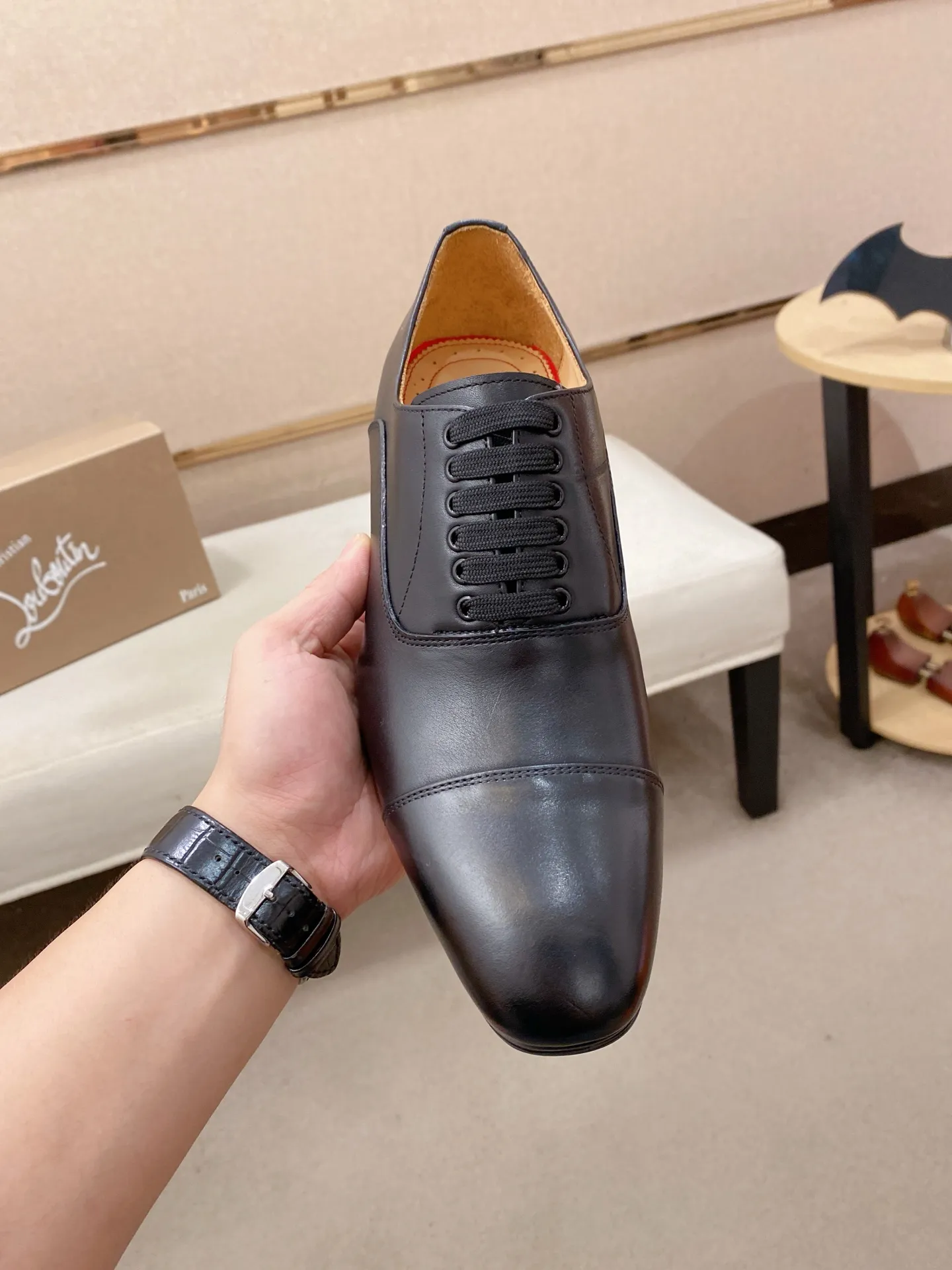 Men's shoes💰:620💰 CL Red bottom series top purchasing agent🔍🔍🇮🇹Italian imported cowhide surface, all imported sheepskin lining💪💪, completely 1⃣️ to 1⃣️reproduction🇮🇹💪💪, ⚠shoes Bottom: The original factory provides the original bottom, the exclusive movable molded bottom is super comfortable, ⚠Original factory follow-up goods, 🔍🔍high quality, you can enter and leave the counter at will, welcome to compare⚠ Code number: 39-44 (38 can be customized, 45 is non-refundable)